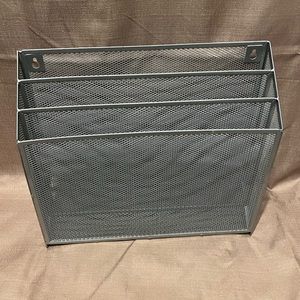 Metal magazine rack